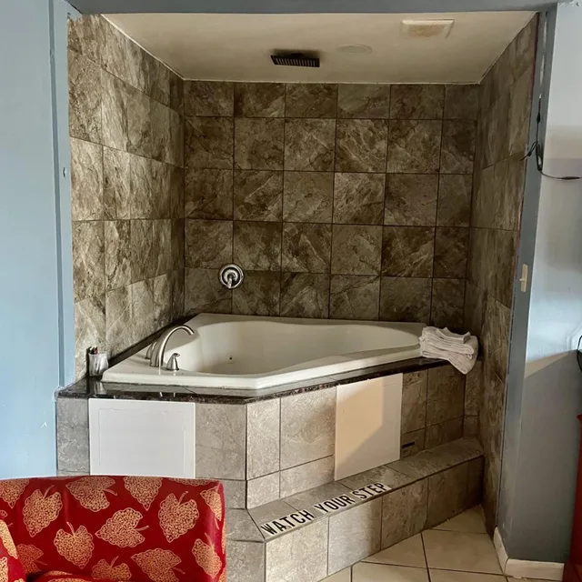 غرفة بسرير كينج، Skylark Motel 5/5