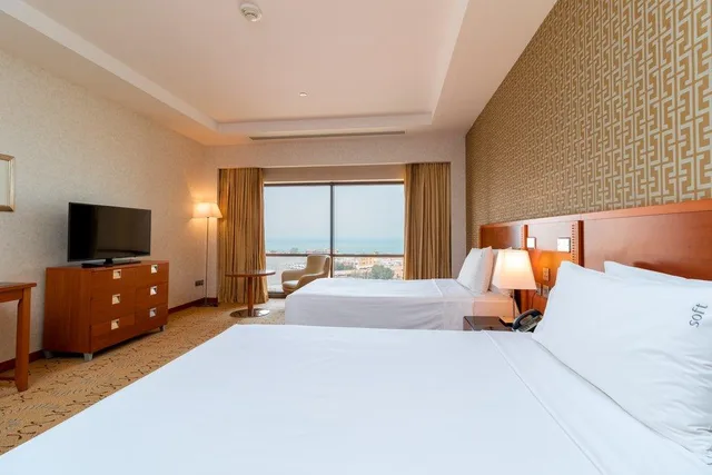 جناح بإطلالة على البحر بغرفتي نوم، Holiday Inn Kuwait 1/6