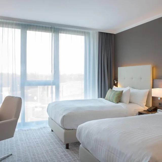 غرفة قياسية بسريرين منفصلين بإطلالة على البحيرة، Courtyard Wolfsburg 4/10