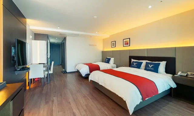 Ondol, Deluxe, Family, Futon Bed, 1 King and 1 Single Beds, Ocean View، Yeosu Venezia Hotel & Suites 3/10