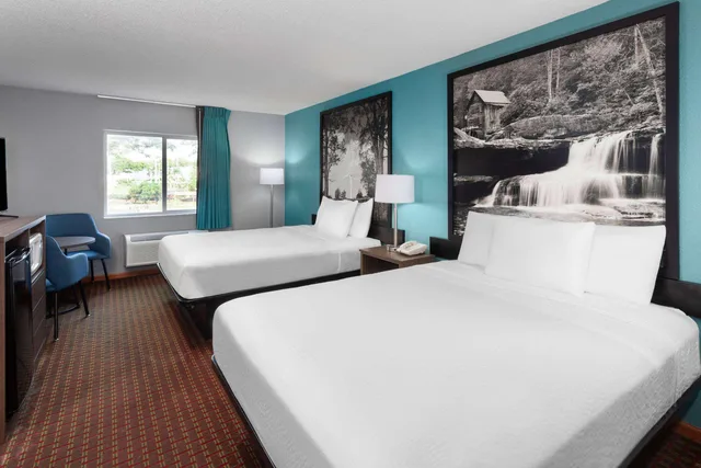 غرفة بسريرين كوين، McHenry Inn 1/2