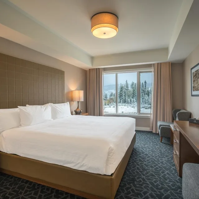 غرفة قياسية بسرير كينج، The Malcolm Hotel Canmore 1/4