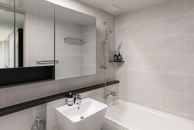 جناح بفراش فوتون وسريرين كوين بإطلالة على البحر بشرفة بـ3 غرف نوم، NewCZ Osiria Residence 4/4