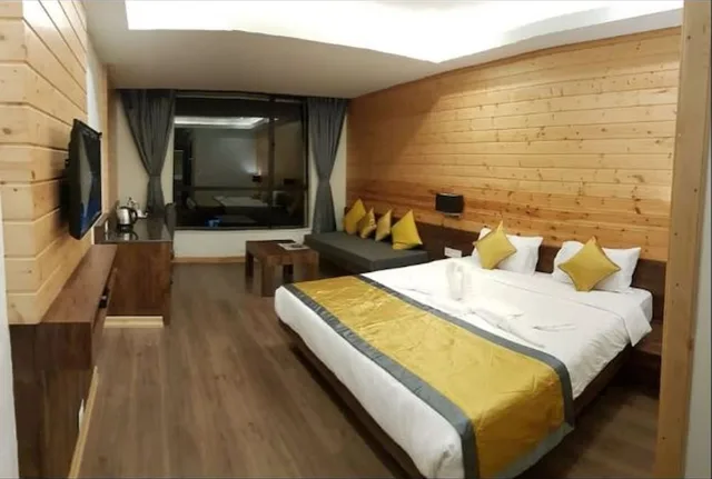Deluxe, Double Bed, Yashshree Sanderling 8/10