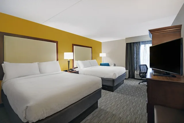 Standard, 2 Queen Beds, Accessible, Holiday Inn Express and Suites Cincinnati Riverfront, an IHG Hotel 5/8