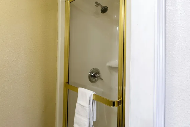 Room, King Bed, Wingate by Wyndham Owensboro 6/7