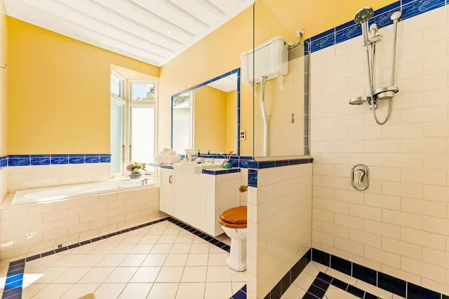 غرفة بريميوم مفردة بسرير كينج، Aachen House 2/2