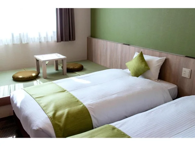 غرفة يابانية غربية ثلاثية بسريرين منفصلين، Hotel Lantana Naha Matsuyama 1/1