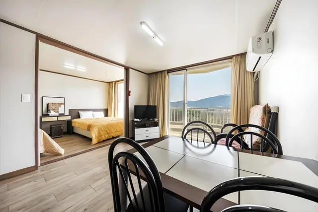 Water, 23 Pyeong، Hyundai Soo Resort Sokcho 1/1
