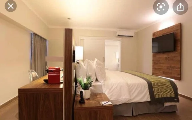 Suite, Oasis Plaza 3/9