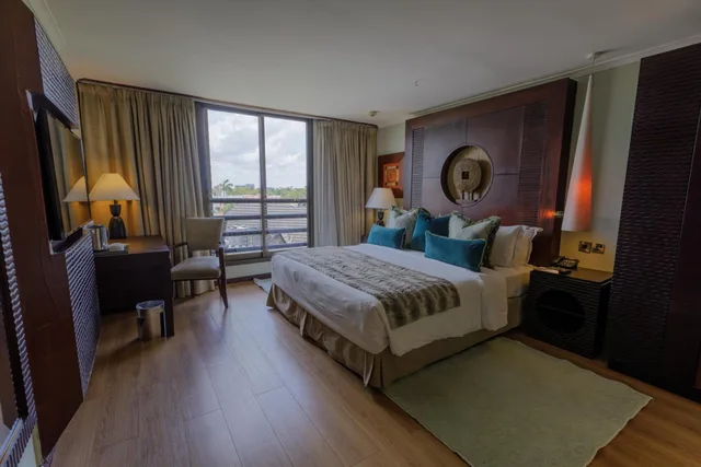 جناح جونيور، Sea Cliff Village 1/3