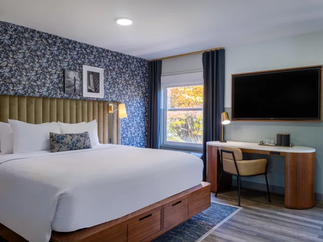 Room, King Bed, Accessible, The Darwin Hotel 1/2