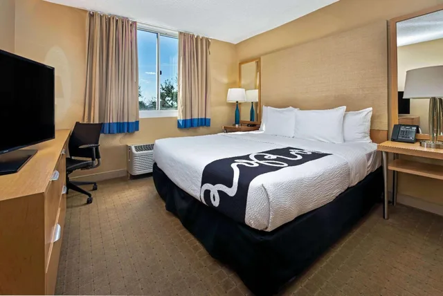 Executive, King Bed, Sofa, La Quinta Inn Suites By Wyndham West Palm Beach Airport 2/7