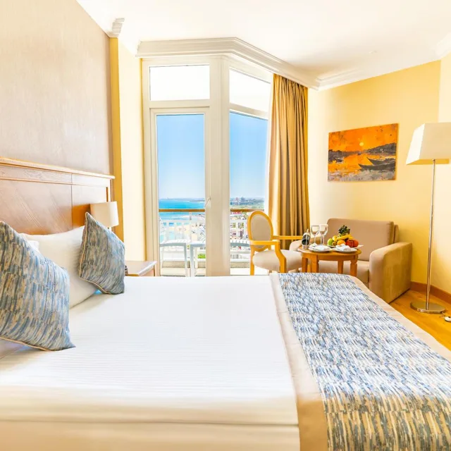 غرفة قياسية بسرير مزدوج أو سريرين منفصلين بإطلالة على البحر، Salamis Bay Conti Resort and Casino 5/8