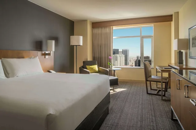 غرفة بسرير كينج بإطلالة على المدينة، Hyatt Regency Denver 5/10