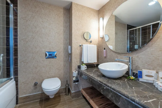 Room, Triple, 1 Double and 1 Single Bed, Murphy Bed, Sea View، Orange County Alanya 6/6