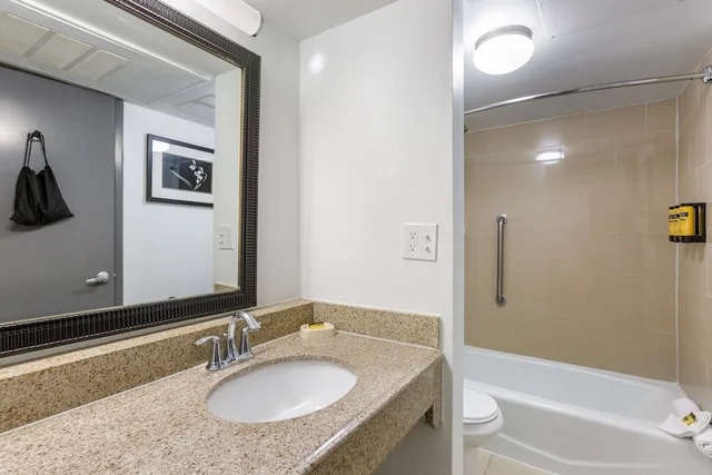 غرفة قياسية كبيرة بسرير كينج مع أريكة، Best Western Plus El Paso Airport Hotel and Conference Center 6/6