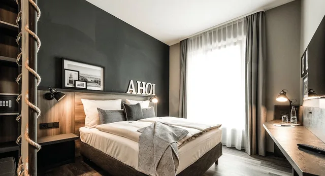 غرفة قياسية بسرير كوين في طابق مرتفع، HARBR. hotel Ludwigsburg 6/10