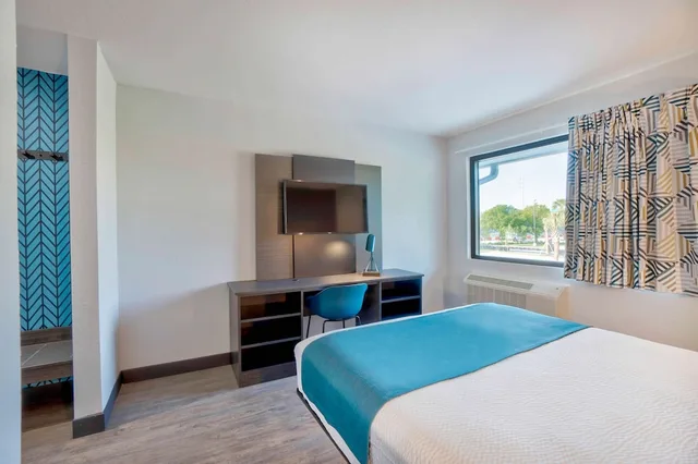 1 Queen Bed Premium, Micfridge، Motel6 Fort Lauderdale, FL 3/5