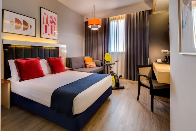 غرفة قياسية بسرير مزدوج مع أريكة، Holiday Inn Bologna - Fiera 2/8