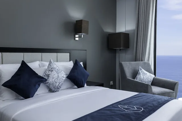 غرفة ديلوكس بسرير كينج بإطلالة جزئية على البحر، Hotel MaRadha Colombo 8/10