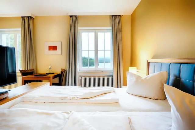 شقة بسرير مزدوج بإطلالة على البحيرة بغرفة نوم واحدة، Welcome Hotel Meschede Hennesse 1/5
