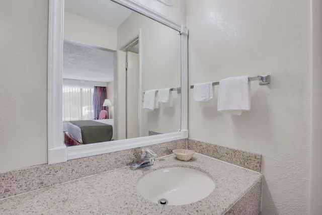 غرفة بسرير كينج، Days Inn by Wyndham Asheville West 4/4