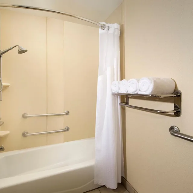 غرفة بسريرين كوين لذوي الإعاقة، Holiday Inn Express Hotel Suites San Antonio West Seaworld Area 3/3