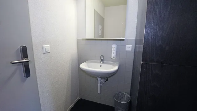 Standard, Sextuple, 3 Bunk Beds, Private Bathroom، Youth Hostel Zermatt 5/7