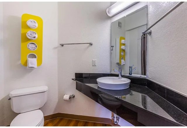 1 Queen Bed - ADA/RI Shower/Non-Smoking، Motel6 Beatty, NV - Death Valley 10/10