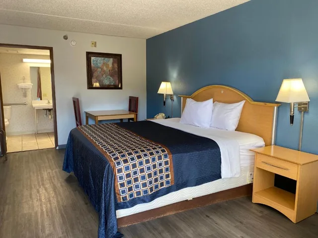 غرفة بسرير كينج، Econo Lodge Branson Theater District 1/9
