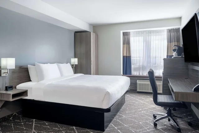 غرفة بسرير كينج، Microtel Inn & Suites by Wyndham Kanata Ottawa West 4/7