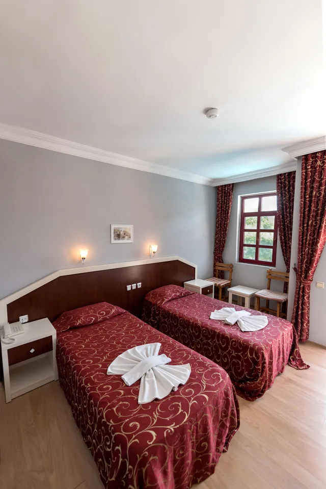 غرفة قياسية بسرير مزدوج بإطلالة على البحر، Gunes Hotel 5/5