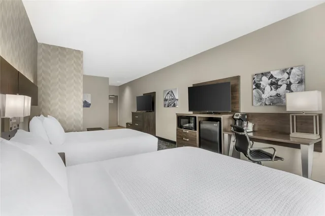 غرفة بسريرين كوين بحوض استحمام لذوي الإعاقة، Best Western Plus Parkside Inn & Suites 4/5