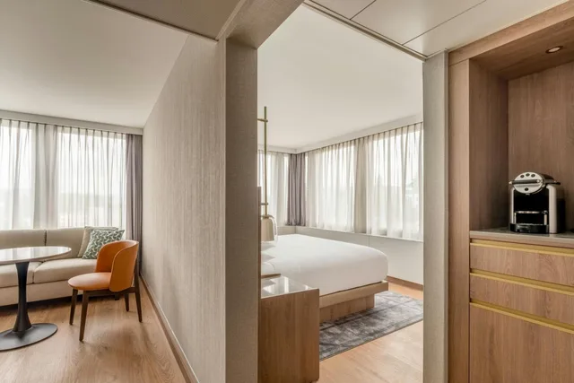 جناح كلوب جونيور مع دخول صالة النادي، Zurich Marriott Hotel 7/10