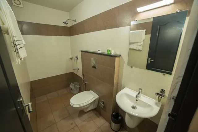 Standard, Queen Bed, South Gate Residency 5/5