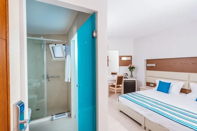 غرفة بسريرين منفصلين بإطلالة على الحديقة، Elounda Akti Olous Hotel - Adults Only 4/4