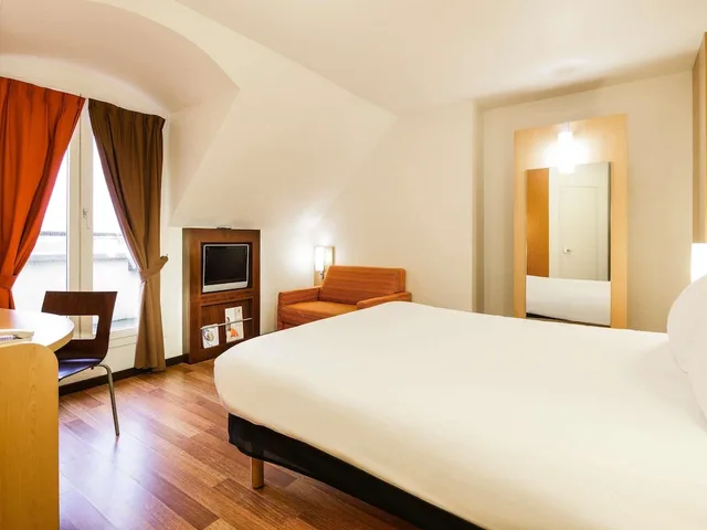 غرفة قياسية بسرير مزدوج وسرير فردي، Ibis Paris Versailles Chateau 1/8