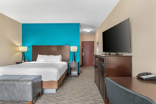 غرفة قياسية بسرير كينج، Best Western Plus Hiawatha Hotel 4/10
