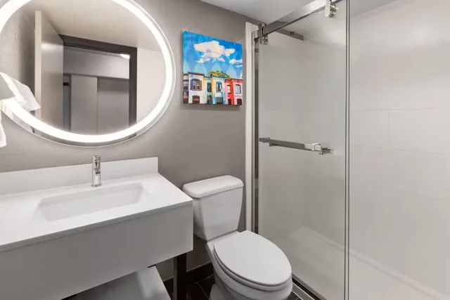 Standard, King Bed, Extra Floor Space، La Quinta Inn & Suites Washington DC-Capital/NoMA 8/8