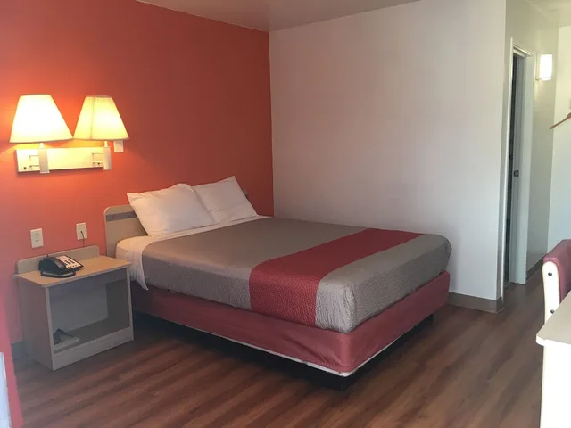غرفة قياسية بسرير كوين، Motel6 Lufkin, TX 1/9
