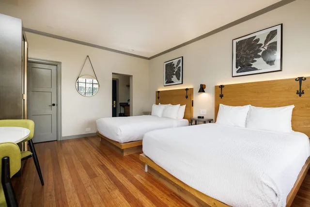 غرفة بسريرين كوين بإطلالة على الحديقة، Inn Marin and Suites, an Ascend Collection Hotel 4/8