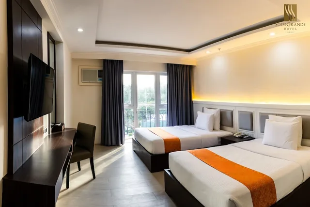 Deluxe, 2 Double Beds, Meadows View، Sotogrande Hotel Iloilo 5/9