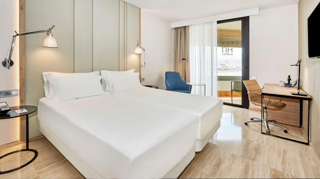 غرفة سوبيريور بسرير مزدوج بشرفة، Nh Imperial Playa 2/8