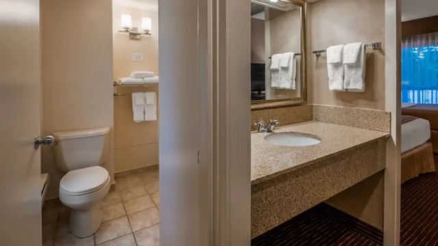 غرفة قياسية بسريرين كوين، Best Western Plus Cairn Croft Hotel 5/8