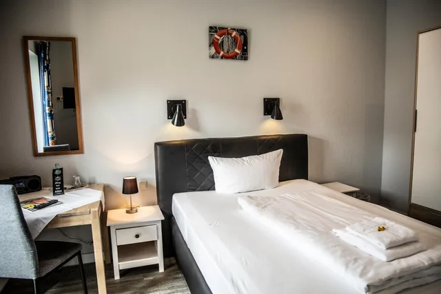Room, Single, Balcony, Hotel Tum Stuurmann 2/5
