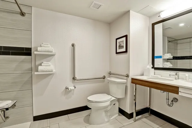 Room, 2 Queen Beds, Accessible, Hampton Inn St Catharines Niagara On 4/5