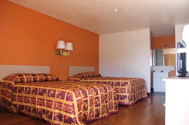 غرفة بسريرين مزدوجين، LoneStar Inn & Suites 8/10