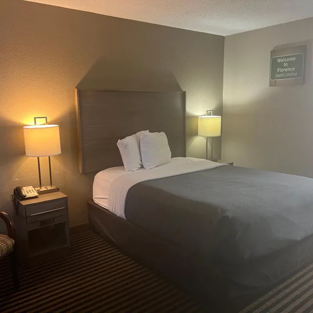 غرفة بسريرين كوين بحوض استحمام للمدخنين، Econo Lodge Florence - Darlington 7/10