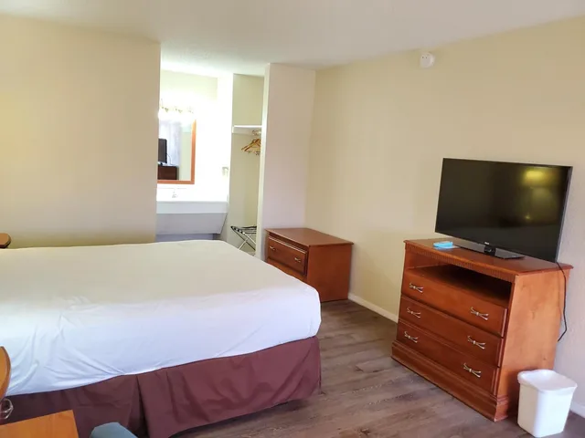 غرفة بسرير كوين، Red Roof Inn Shamrock 2/4